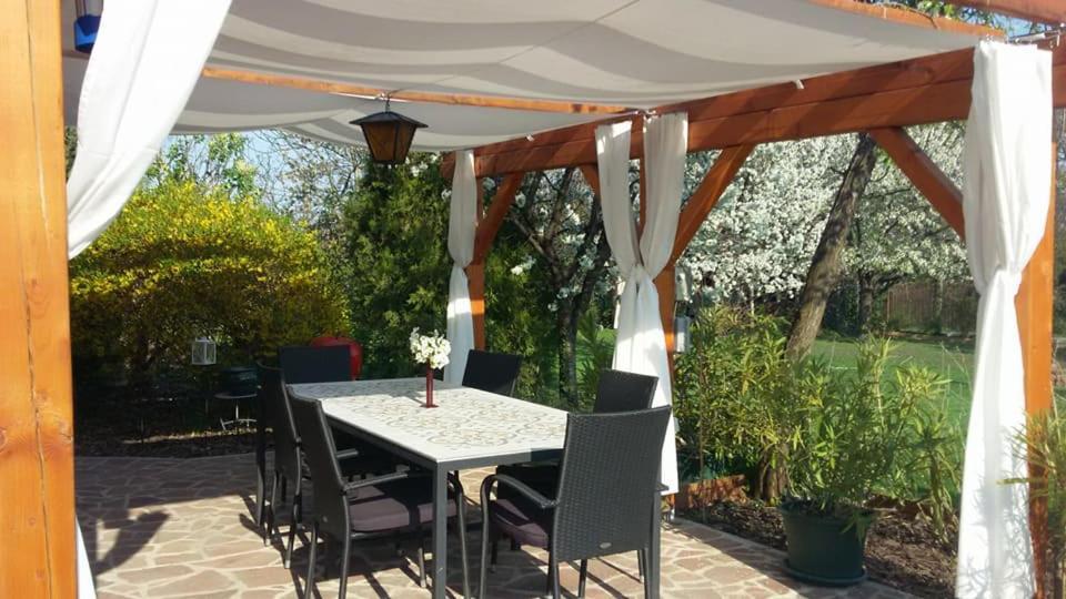 Fueloep Villa Apartmanhaz バラトンセペズド エクステリア 写真